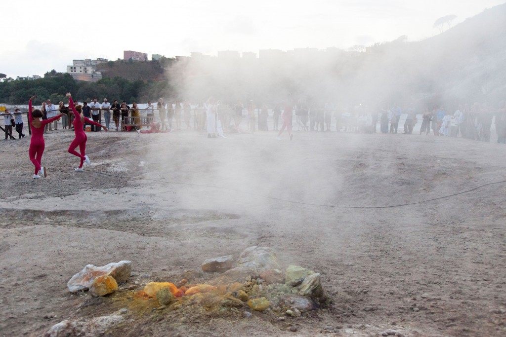 Eddie Peake, To Corpse (Variation 3 with Holly Pester), Volcano Extravaganza 2017 — I Polpi, Photo by Giovanna Silva, Courtesy of the artist, Fiorucci Art Trust and The Vinyl Factory_ab